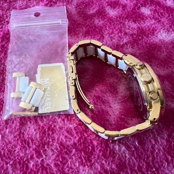 Michael Kors Ladies Quartz Tri-Tone Stainless Steel watch - Picture 6 of 7